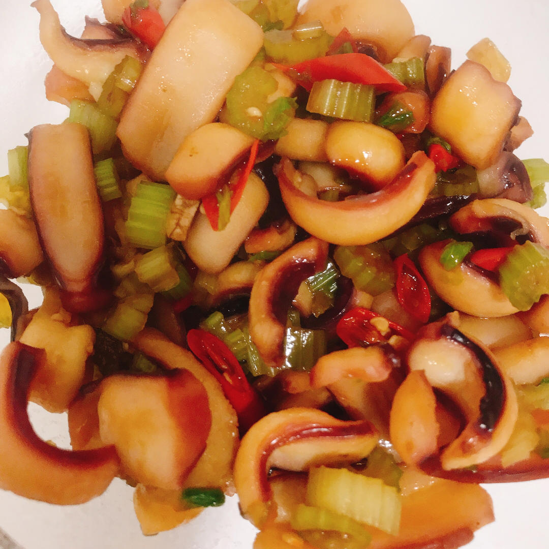 芹菜炒鱿鱼🐠香脆爽口、食材简单、一看就会、