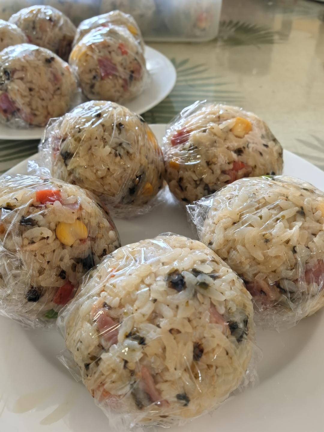 金枪鱼饭团
