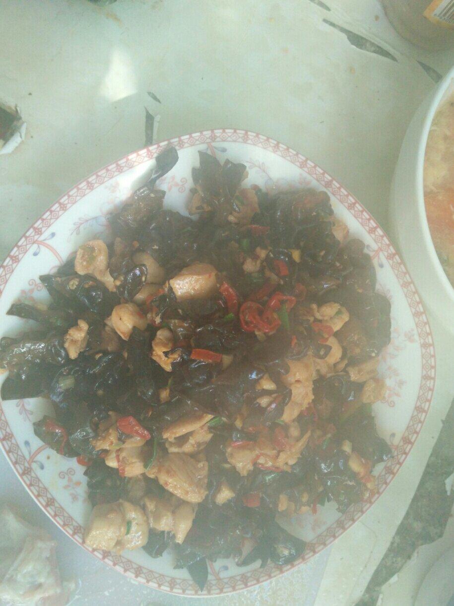 剁椒木耳炒鸡块
