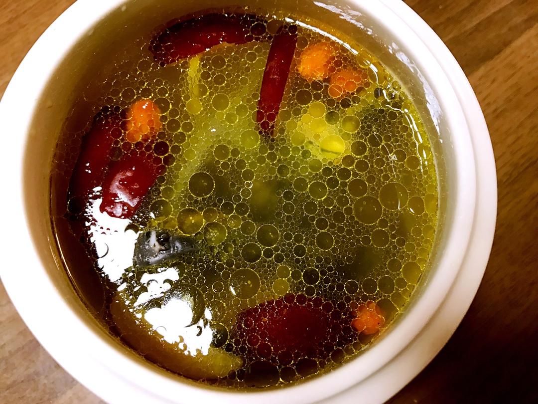 竹丝鸡炖燕窝