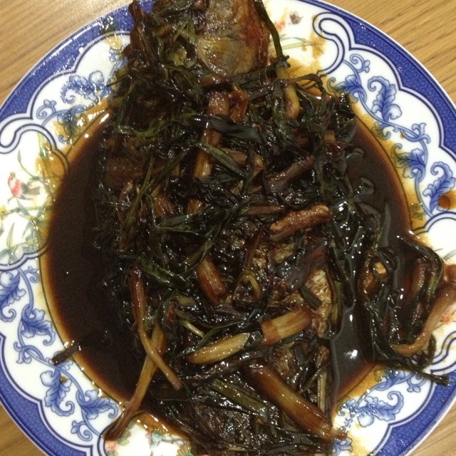 葱烤河鲫鱼