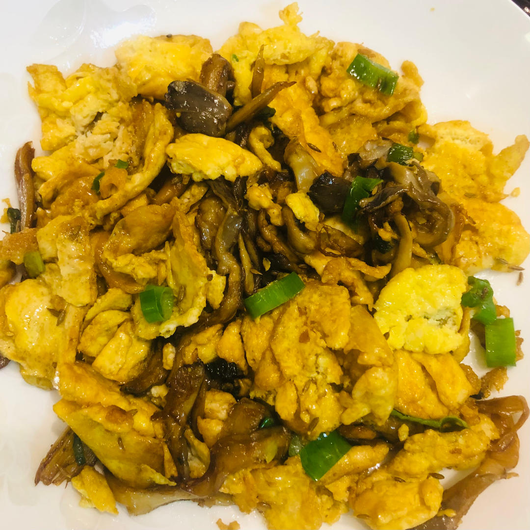 蘑菇炒鸡蛋	平菇这样炒，鲜美无比巨好吃