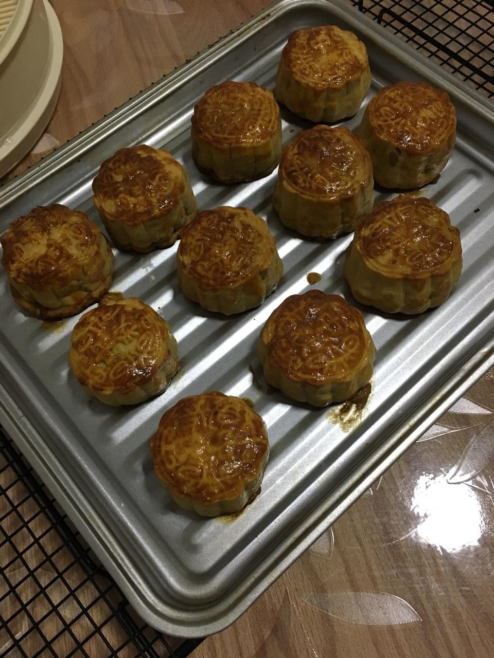 一口广月之小小蛋黄莲蓉月饼