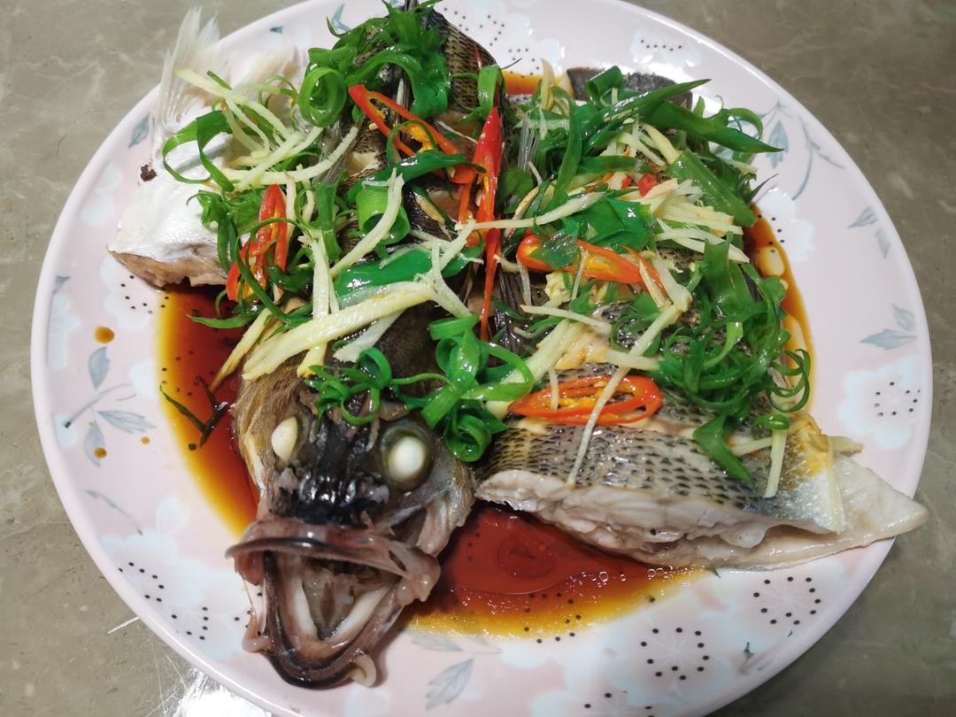 10分钟做 清蒸鲈鱼 （附切鱼图解）