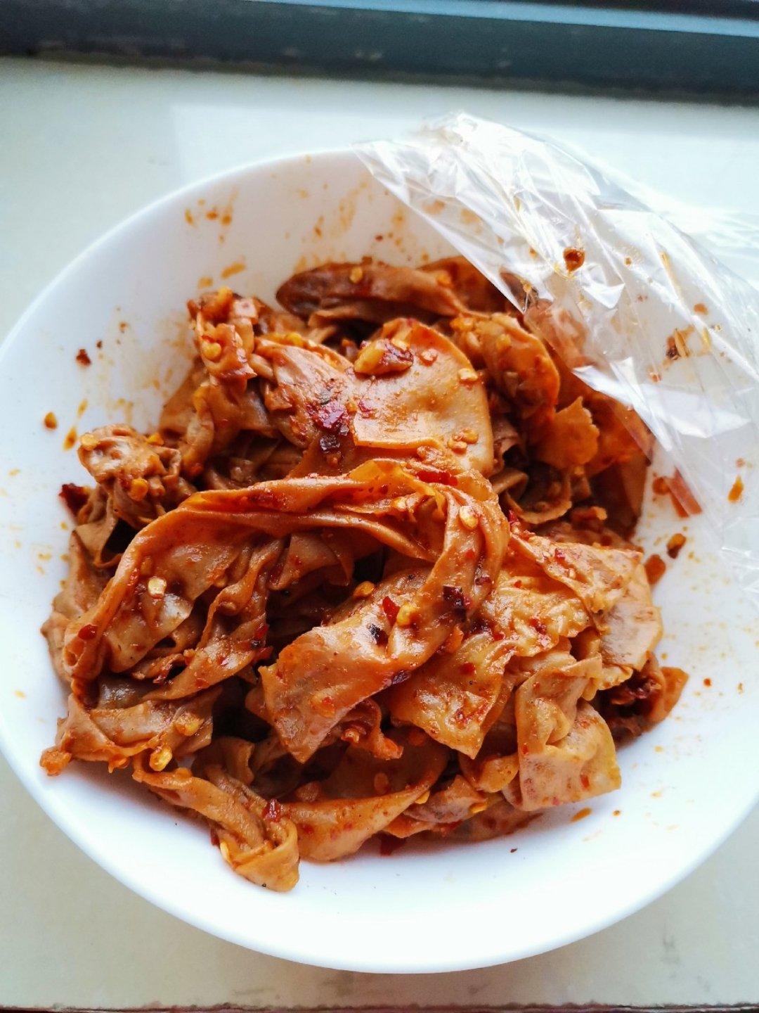 炒鸡好吃的自制辣条