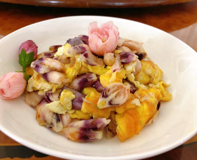 一盘有颜值的菜肴—木槿花炒土鸡蛋的做法