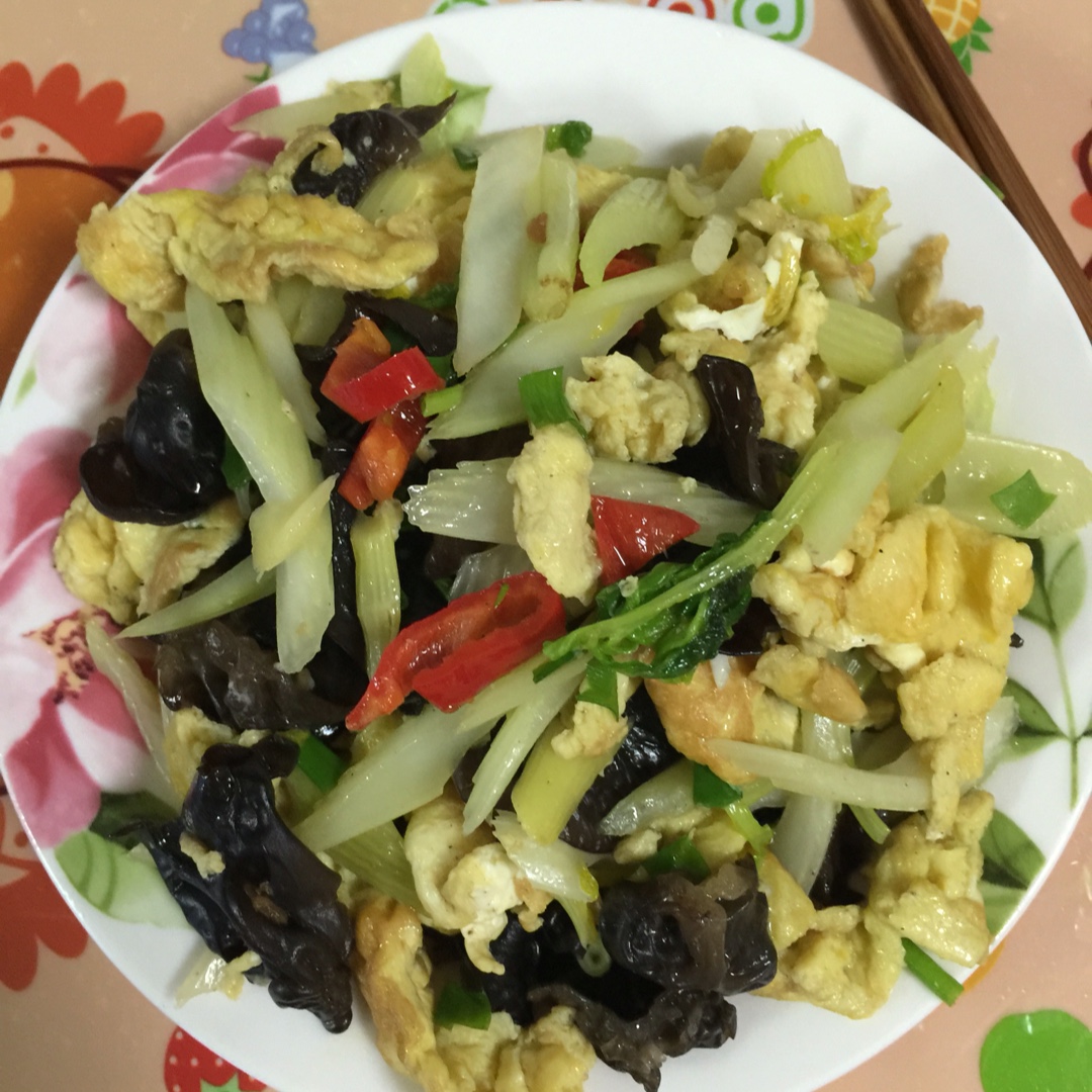 西芹炒鸡蛋