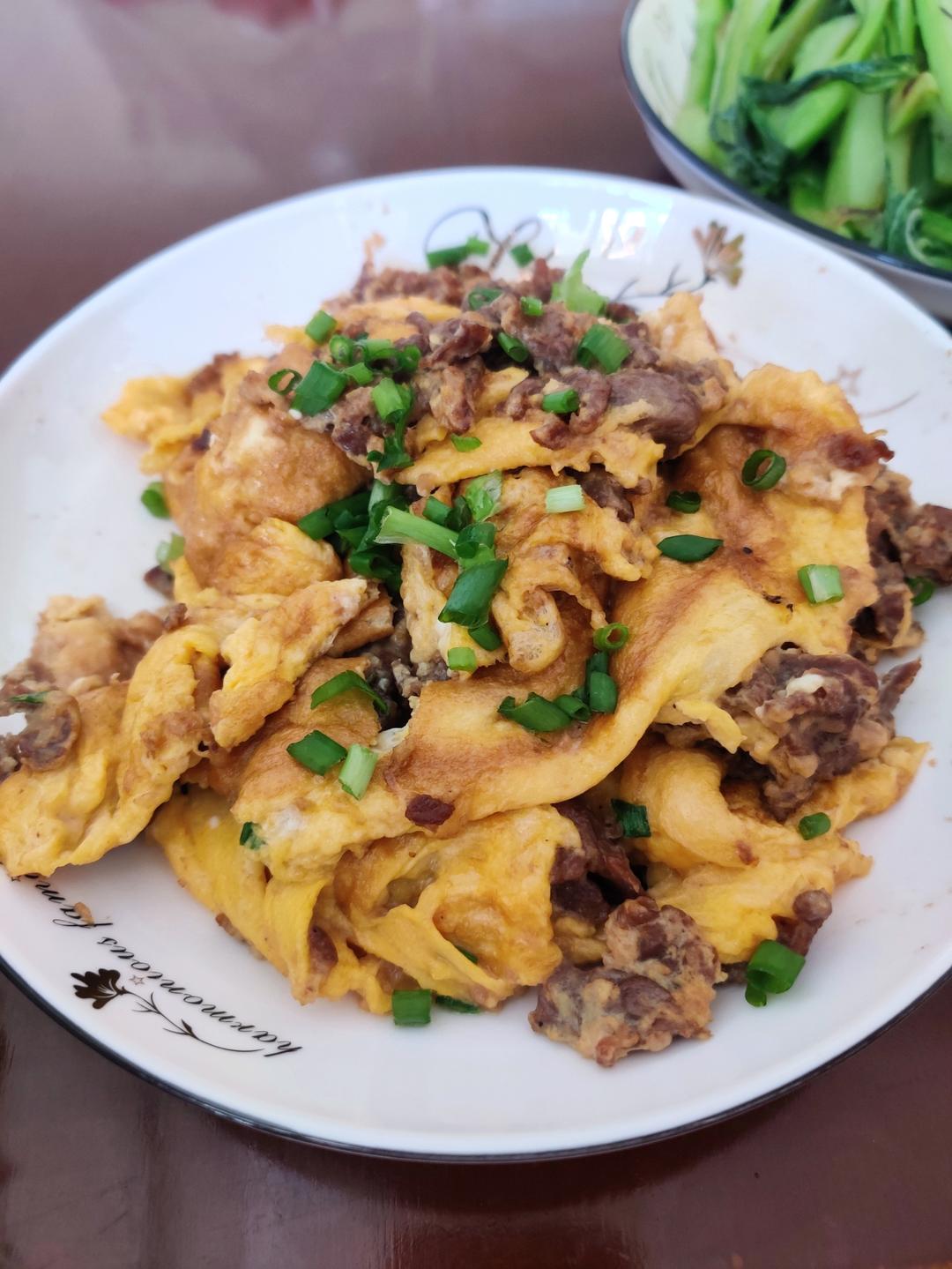 滑蛋牛肉，牛肉滑嫩，鸡蛋松软