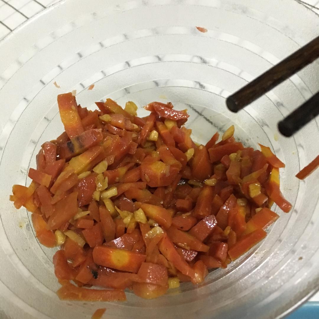 一个纯真的变态做的蒜炒红萝卜