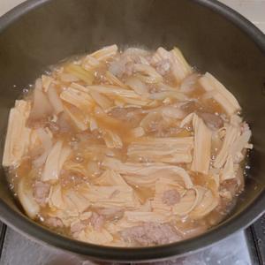 平菇腐竹煲(清甜易做)的做法 步骤3