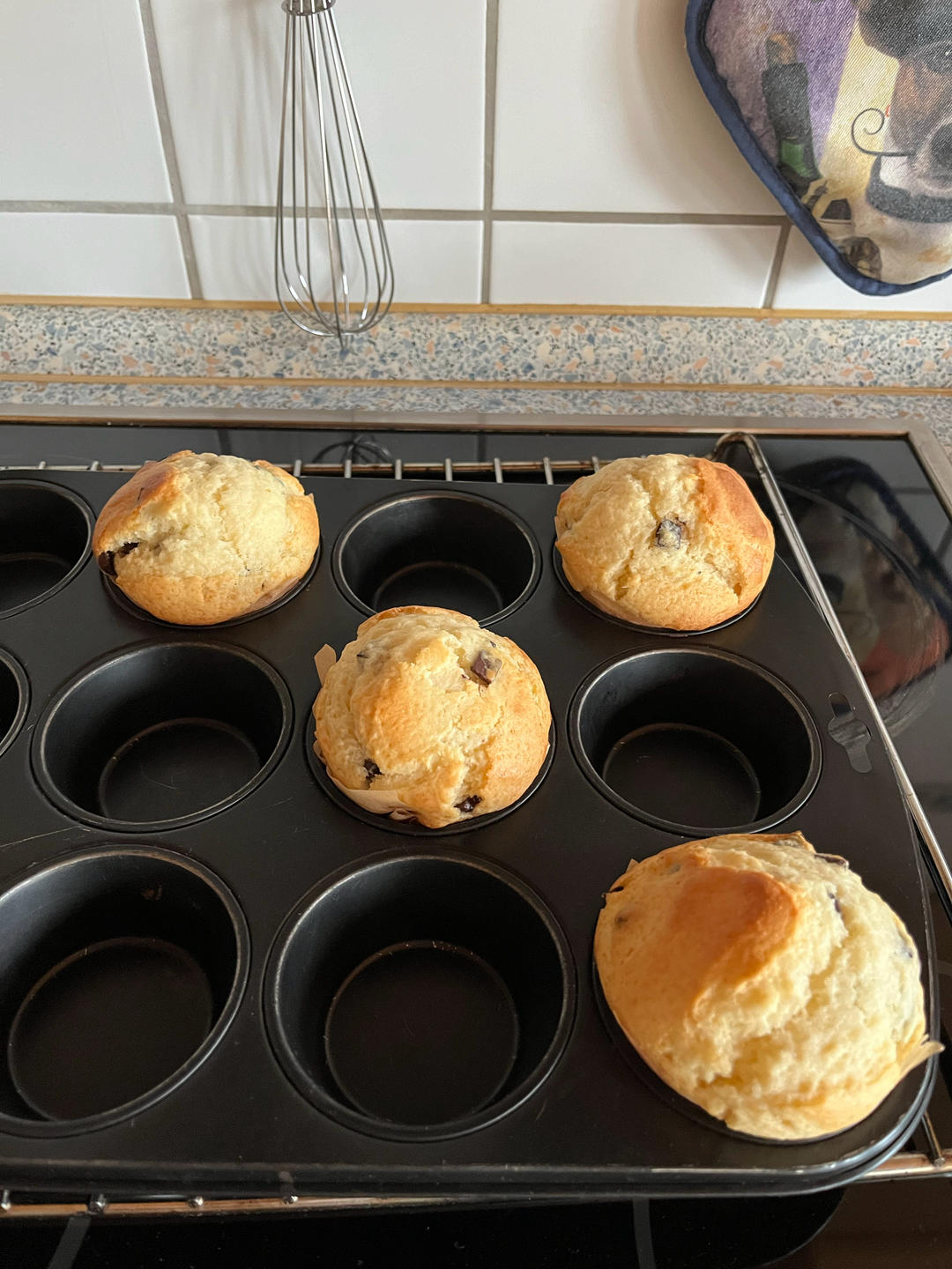 Easy chocolate chip muffins with yogurt