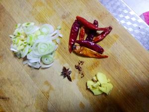 香菇粉条炖小鸡的做法 步骤4