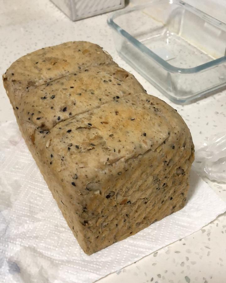 全麦黑芝麻核桃吐司