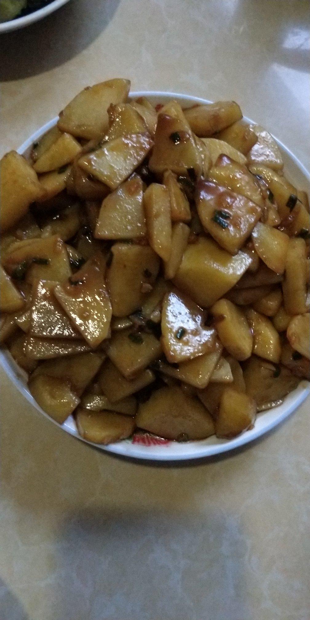 🔥巨下饭，软糯入味！比肉还好吃的红烧土豆