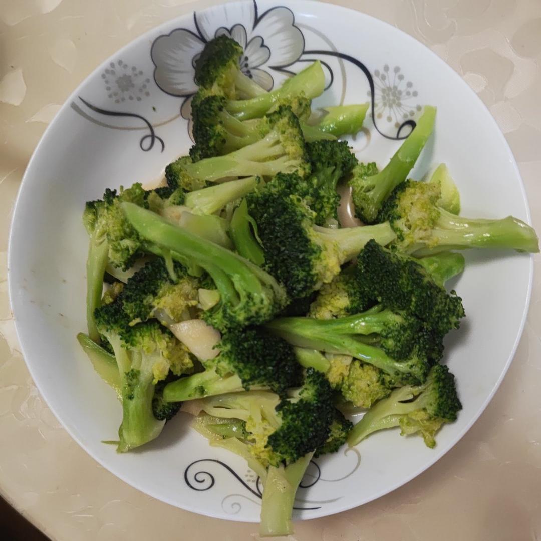 好吃到爆的耗油蒜蓉西兰花(从不修图，喜欢请关注)