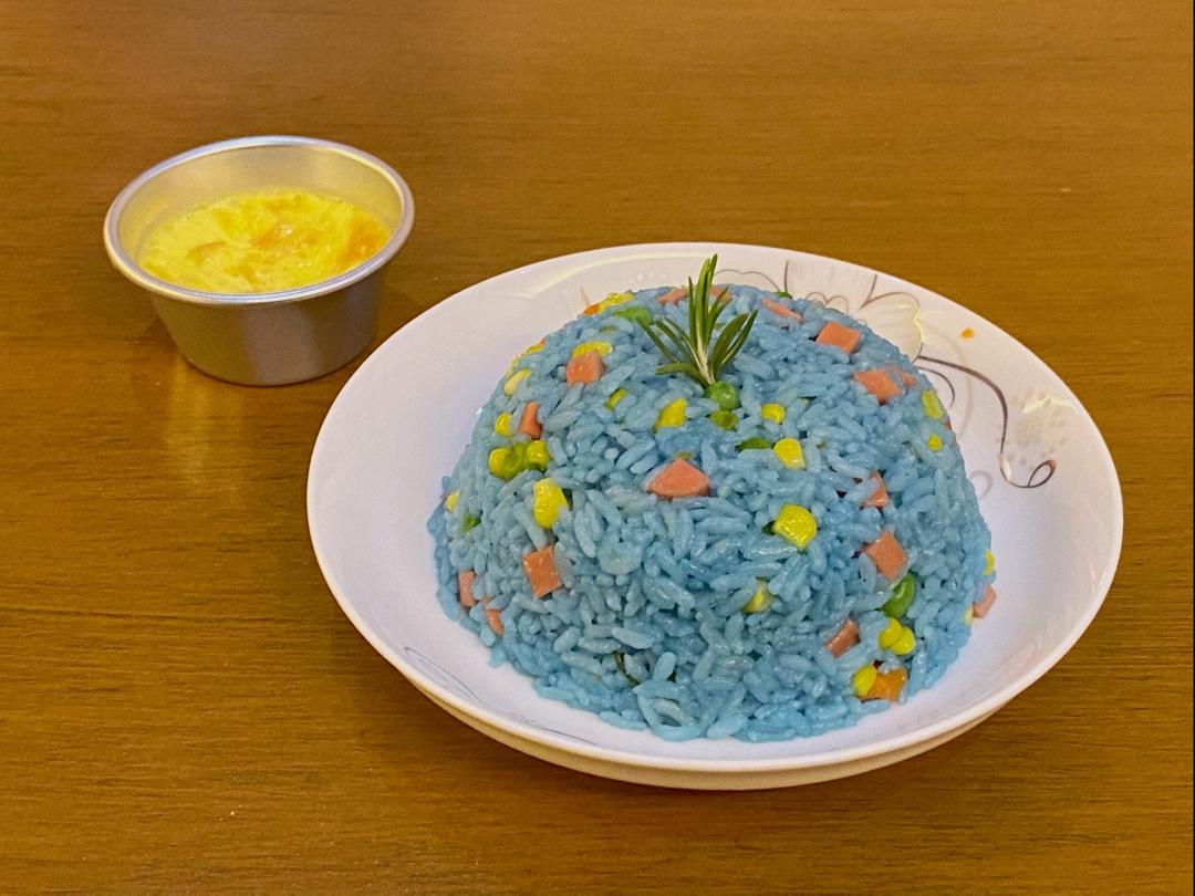 蝶豆花炒饭