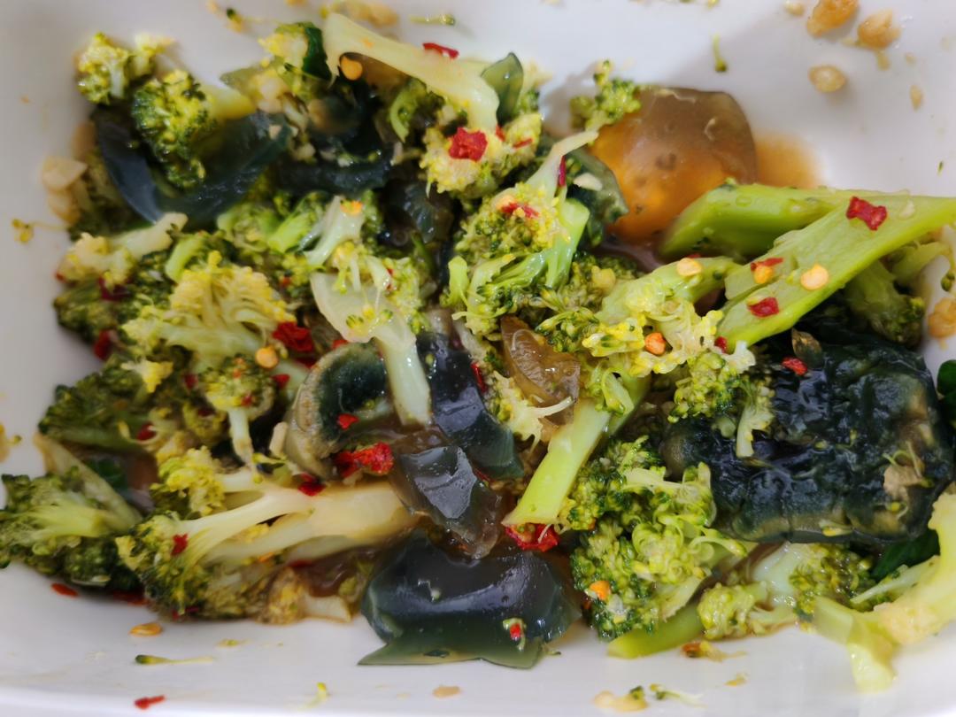 好吃到爆的耗油蒜蓉西兰花(从不修图，喜欢请关注)