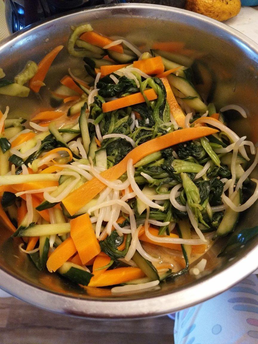 凉拌豆芽黄瓜菜