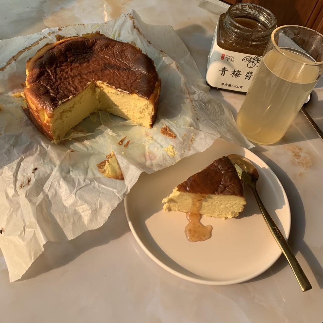 “烧伤”的奶酪蛋糕Burnt cheese cake