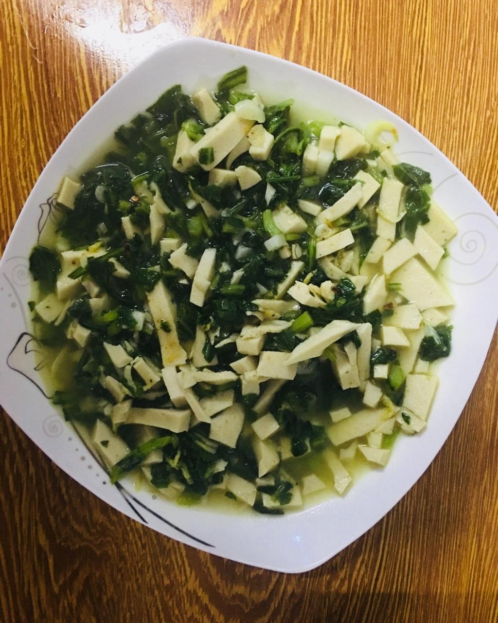 茼蒿小豆腐一五分钟美食
