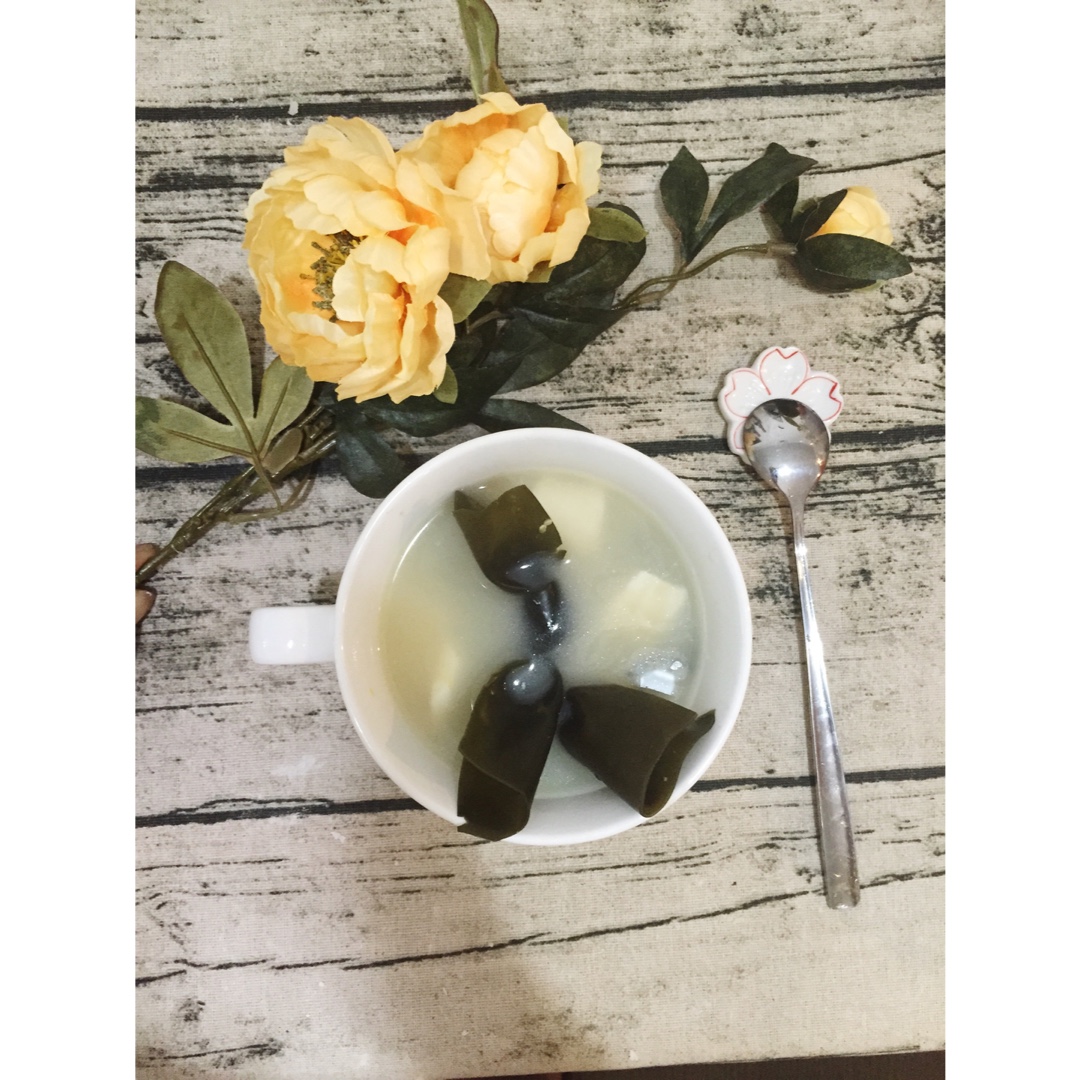 海带豆腐三文鱼黎麦汤