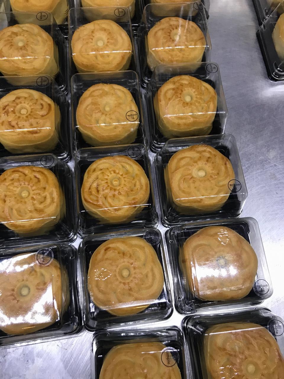 广式月饼—蛋黄莲蓉月饼