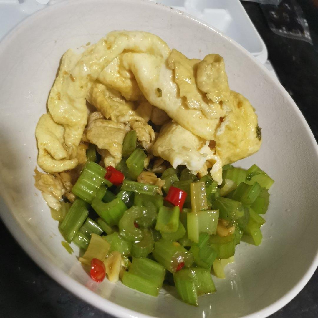 素炒芹菜