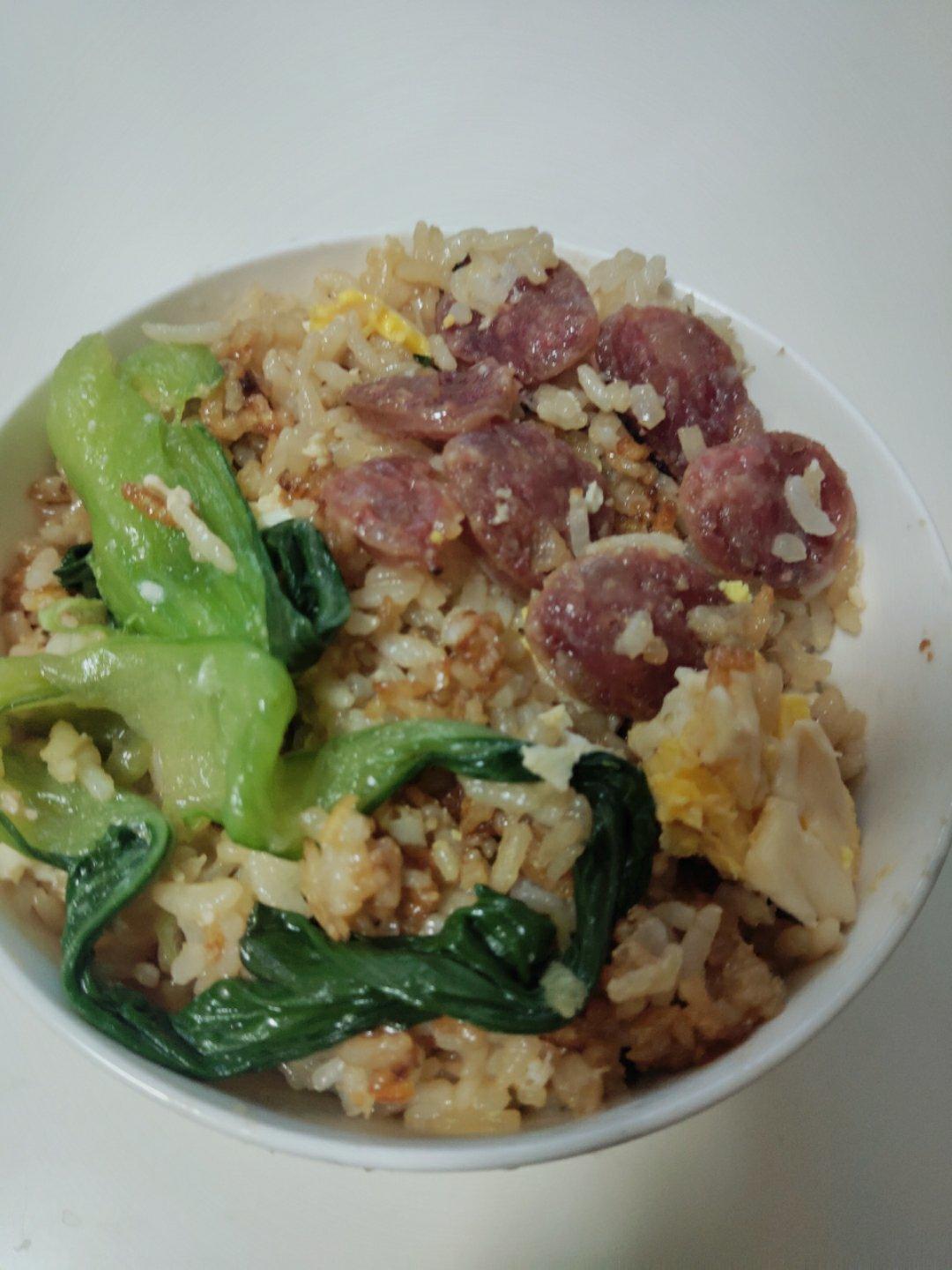 视频【腊肠煲仔饭】有肉有菜一锅端！——松下塔吉锅食谱