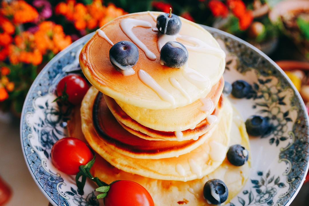【视频】羊奶葡萄干松饼pancakes & 羊奶奶茶