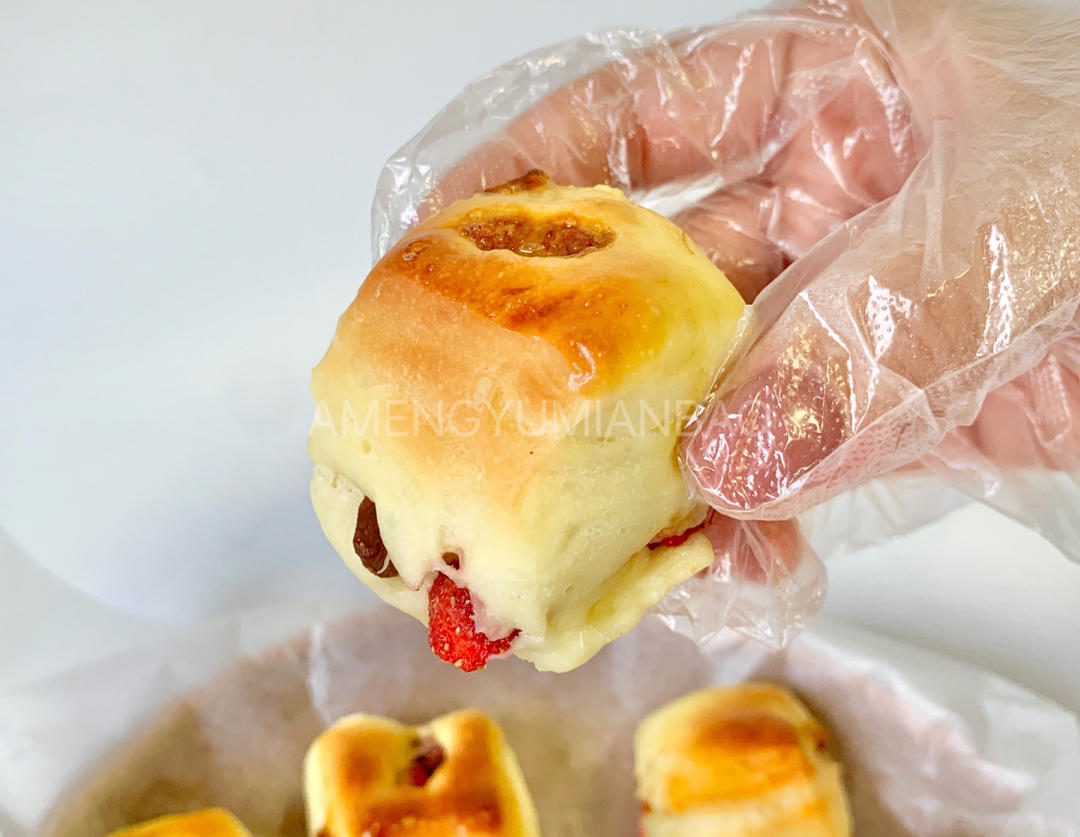 快手【草莓提子小面包】夏天的面包