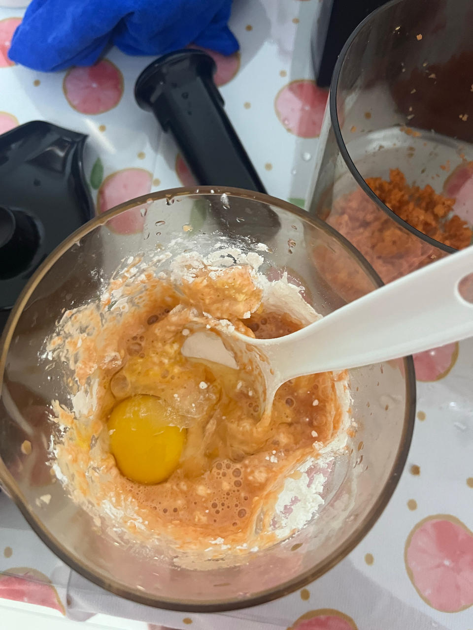 胡萝卜鸡蛋早餐饼【消耗低筋面粉】