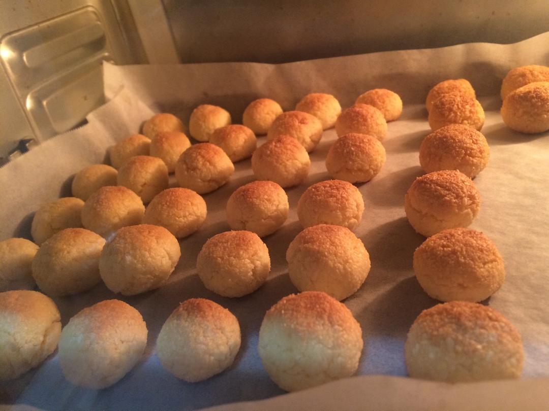 【视频】椰蓉小酥球，简单快手的童年美食（消耗蛋黄）