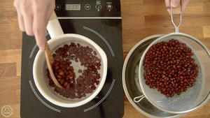 清新低脂的蜜豆抹茶豆腐(视频）的做法 步骤2