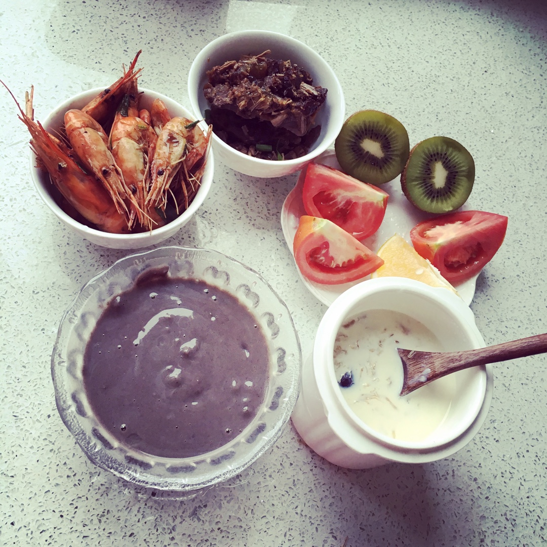 不急不躁吃早餐