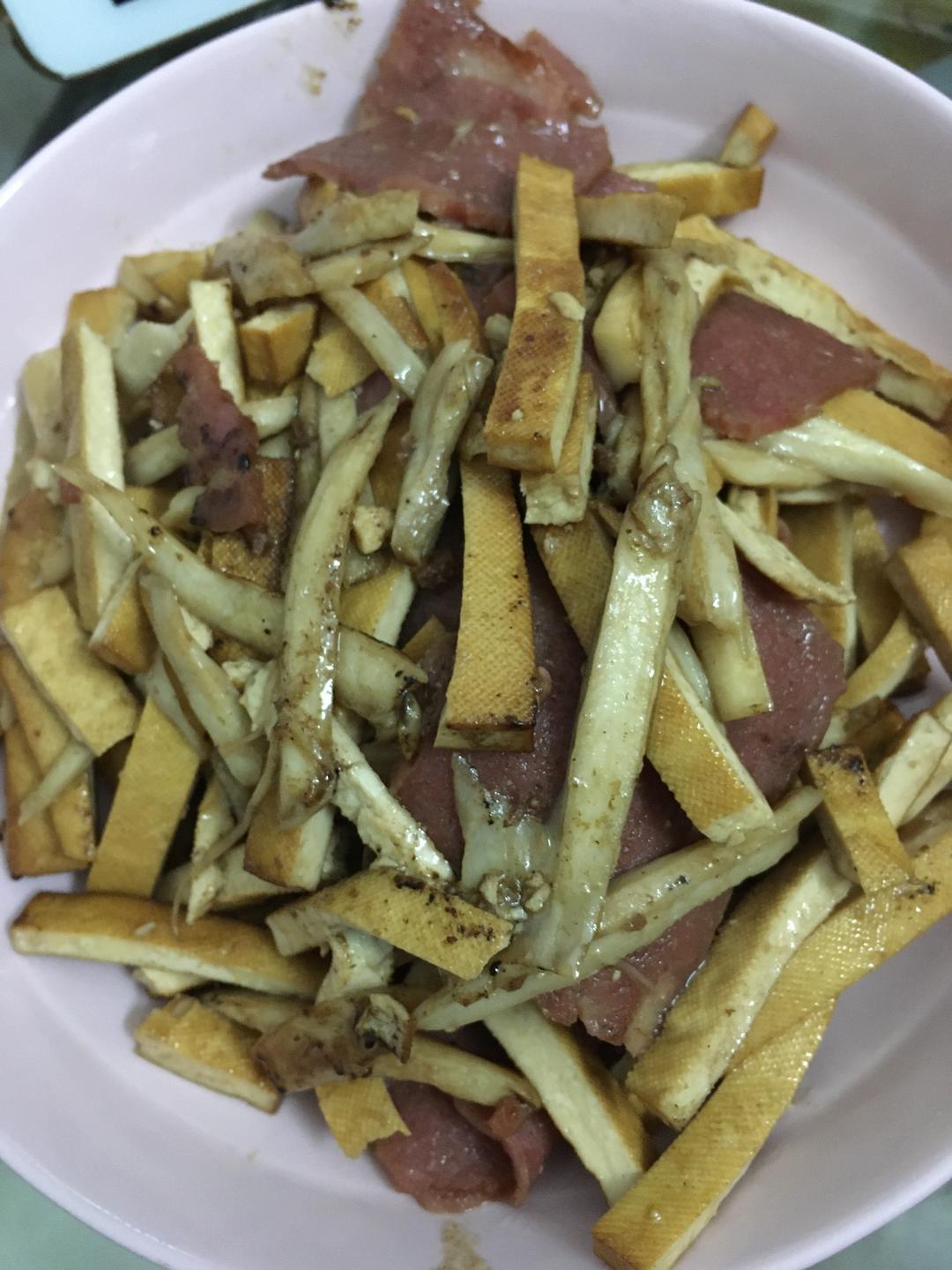 培根炒烟干、杏鲍菇