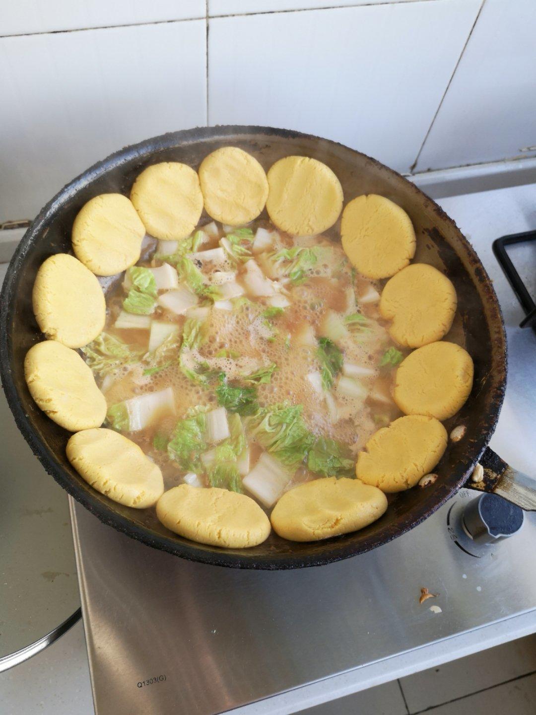 狺空做的农家乐中的锅贴饼子玉米饼子大饼子