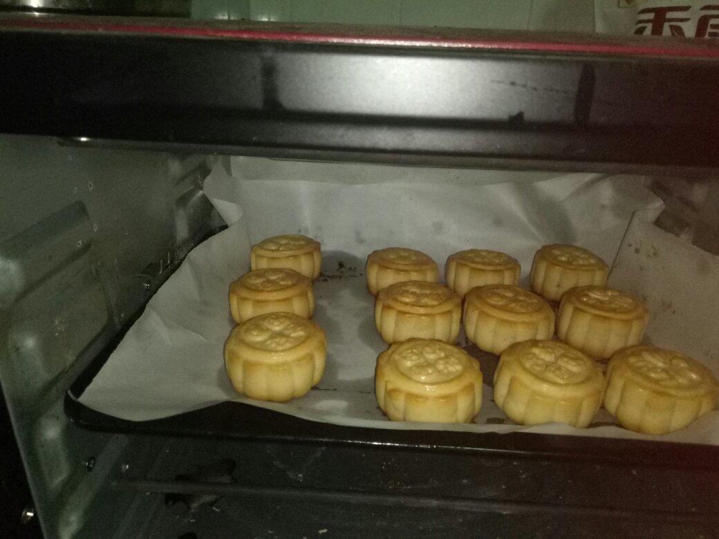 广式月饼——蛋黄莲蓉月饼