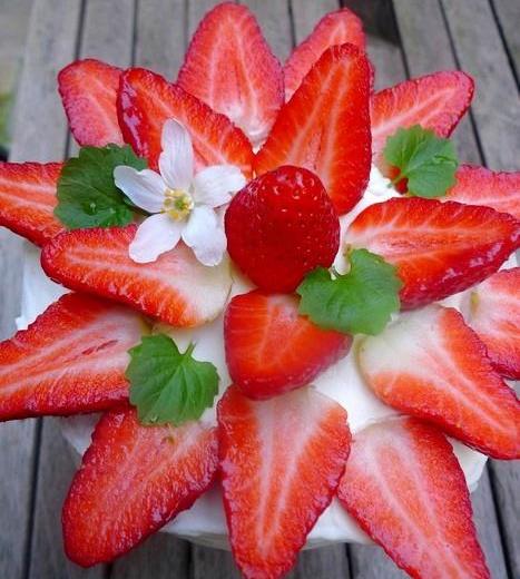 抹茶红豆草莓蛋糕的做法