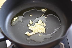 简单菜--法式主厨炒口蘑的做法 步骤2