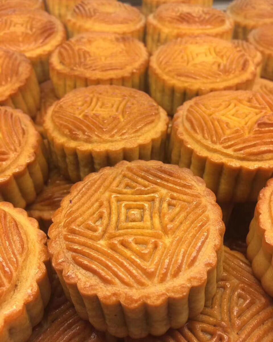 广式月饼—蛋黄莲蓉月饼