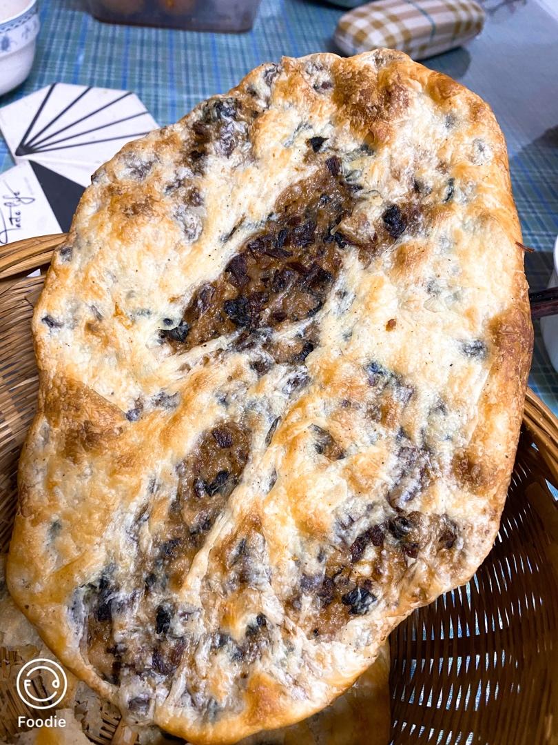 梅干菜鲜肉锅盔