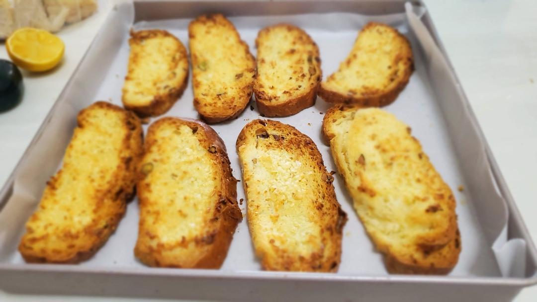 蒜香烤面包片