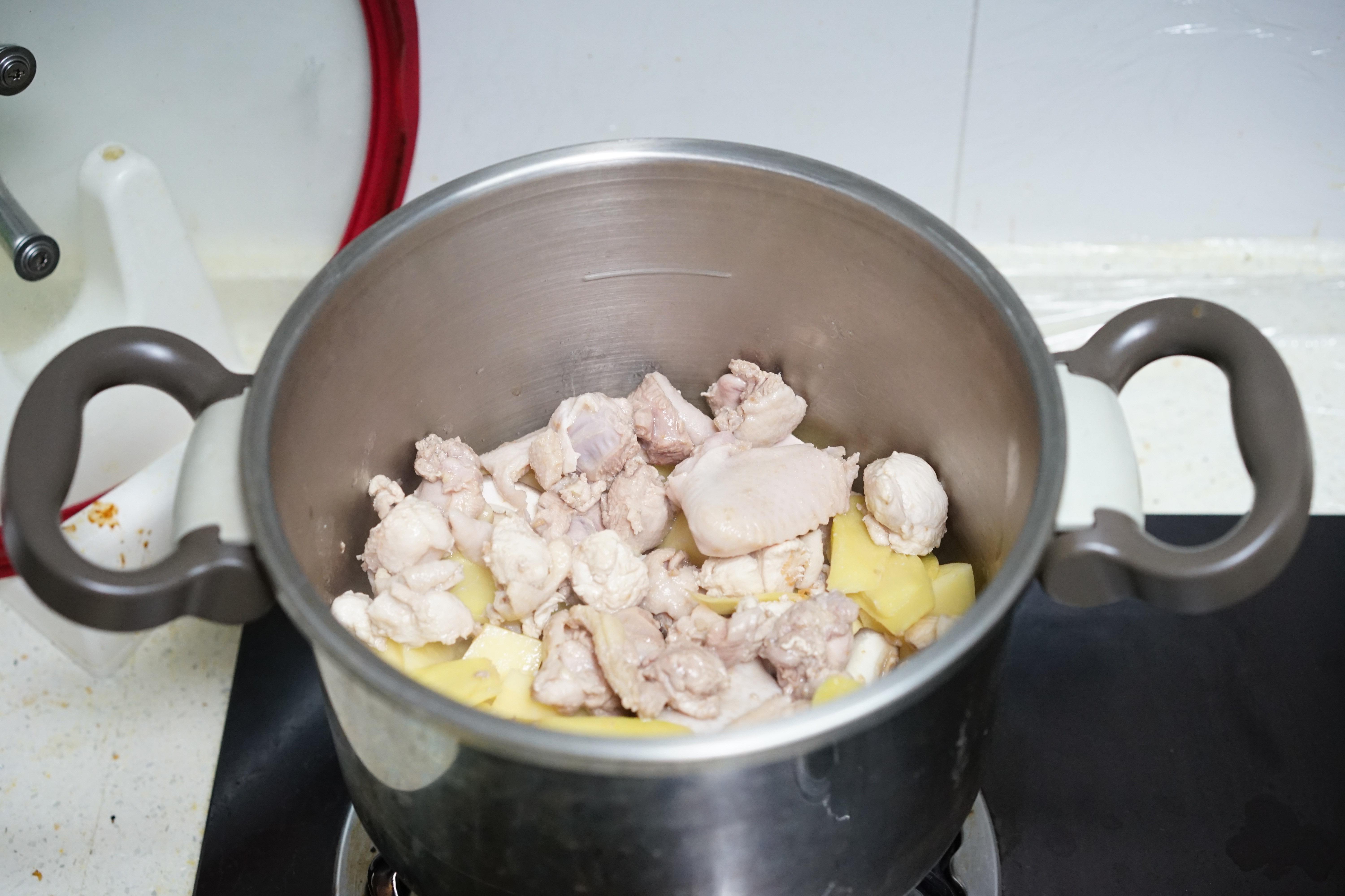 汤汁特浓的黄焖鸡米饭的做法 步骤4