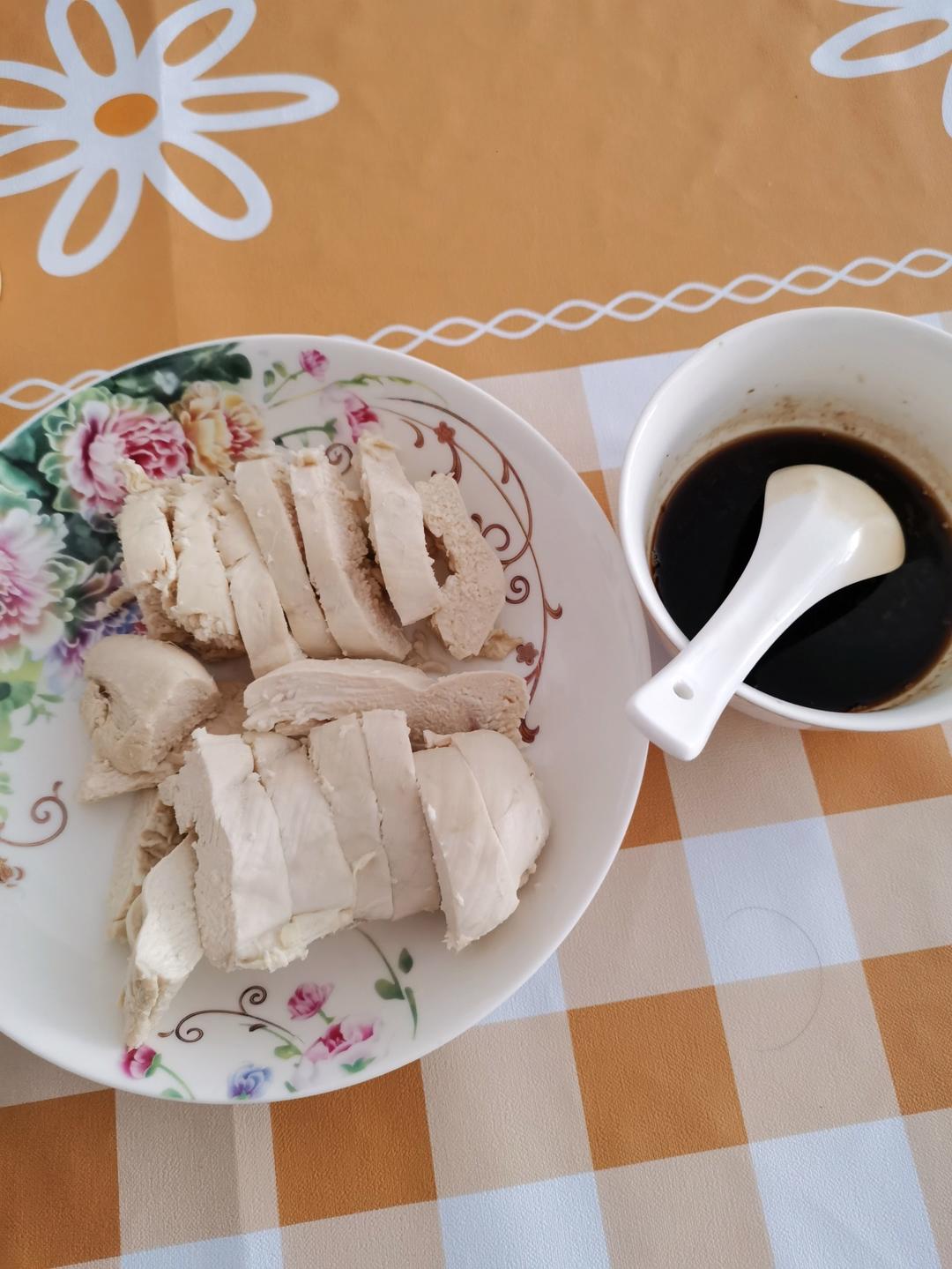 水煮也粉嫩不干柴的鸡胸肉【附万能蘸水】