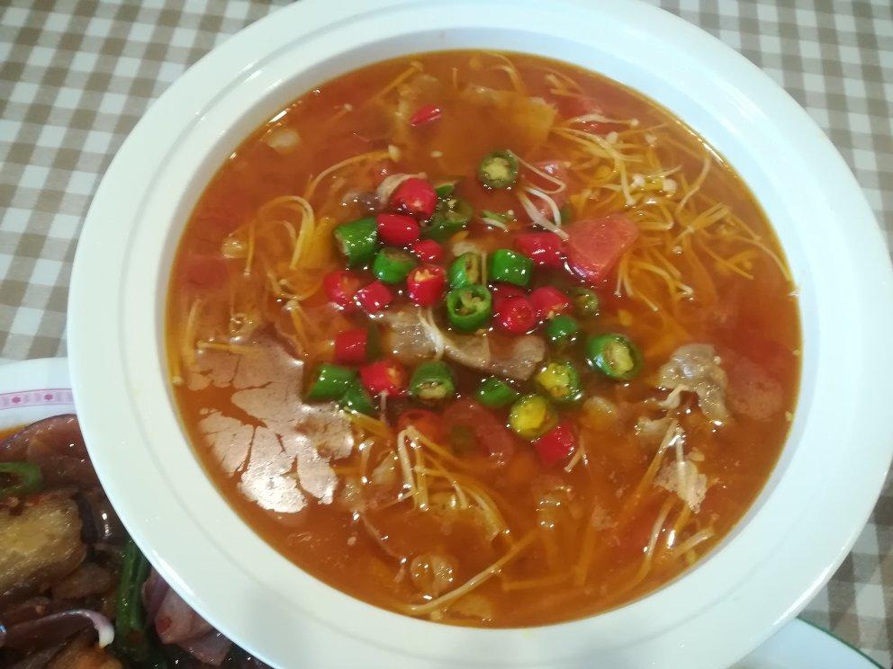 酸汤肥牛金针菇