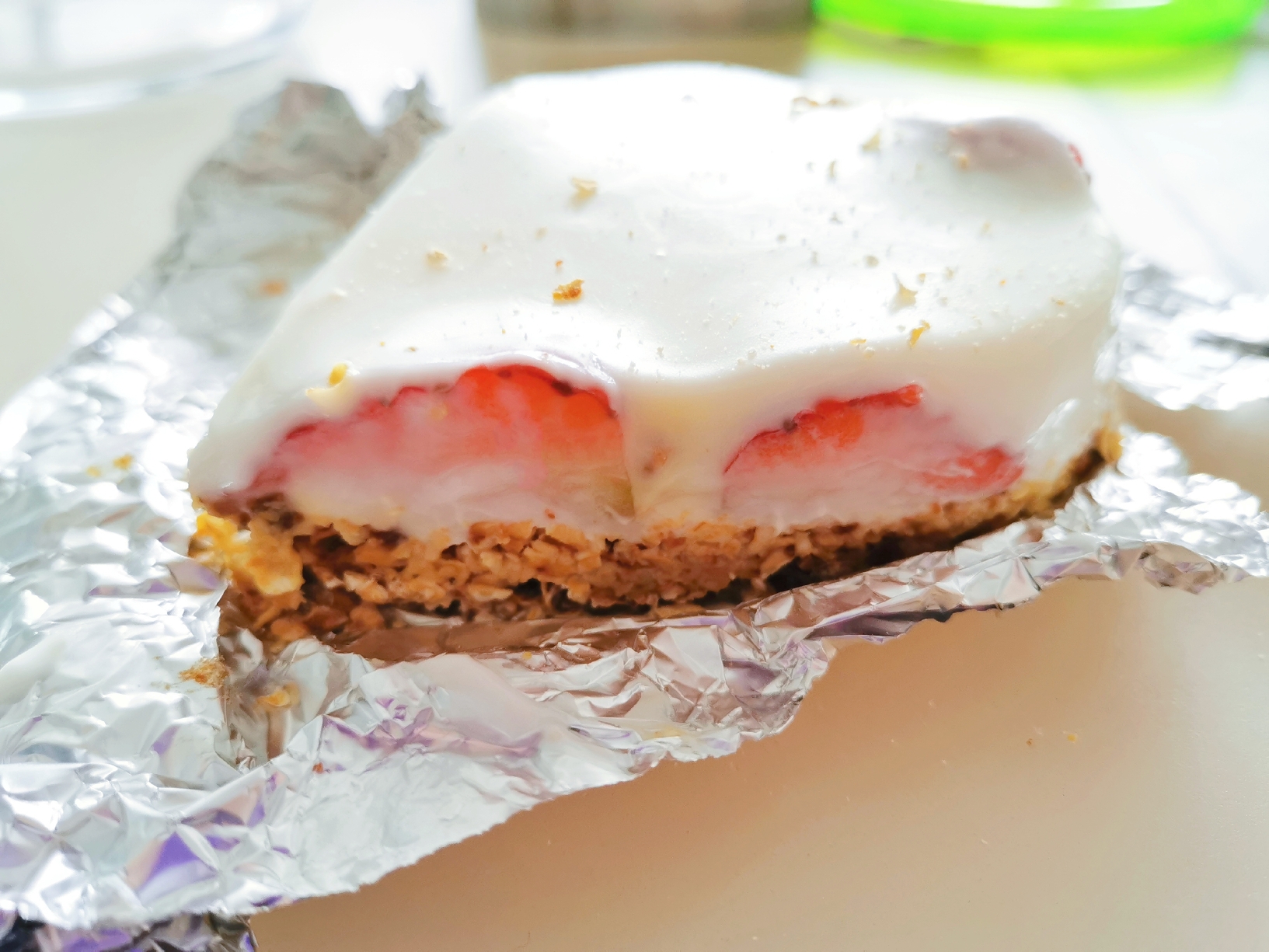 （超简单）健康麦片底酸奶慕斯草莓蛋糕的做法