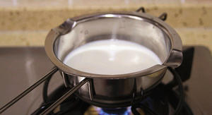 自制原味酸奶（酸奶机和烤箱发酵两种做法都有）的做法 步骤2