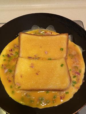 牛油果蛋包三明治🥪一片吐司🥑能量早餐的做法 步骤3