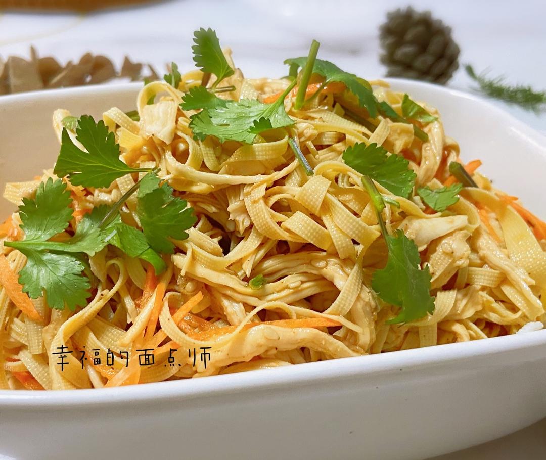 凉拌鸡丝干豆腐丝 这么做好吃到舔盘子的做法