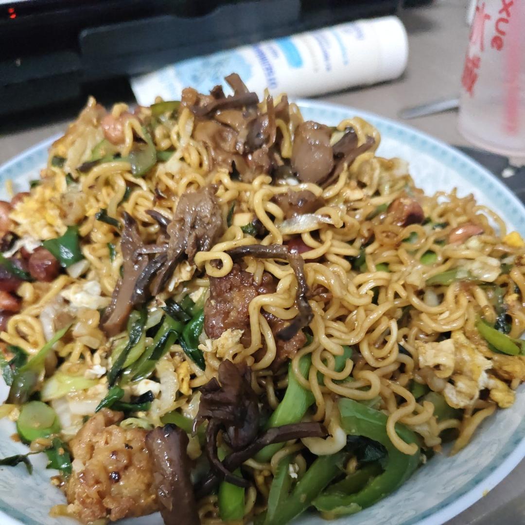 秒杀路边摊的炒方便面